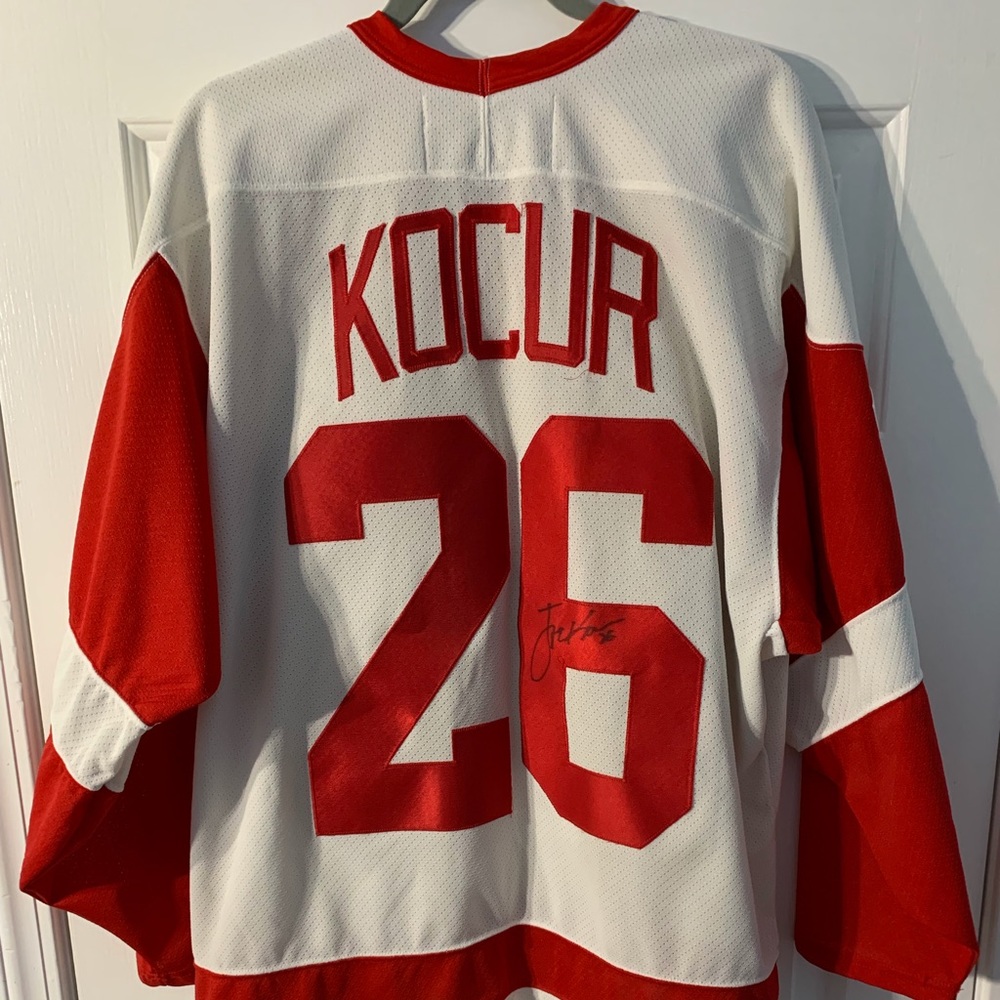 Detroit Red Wings jersey…autographed